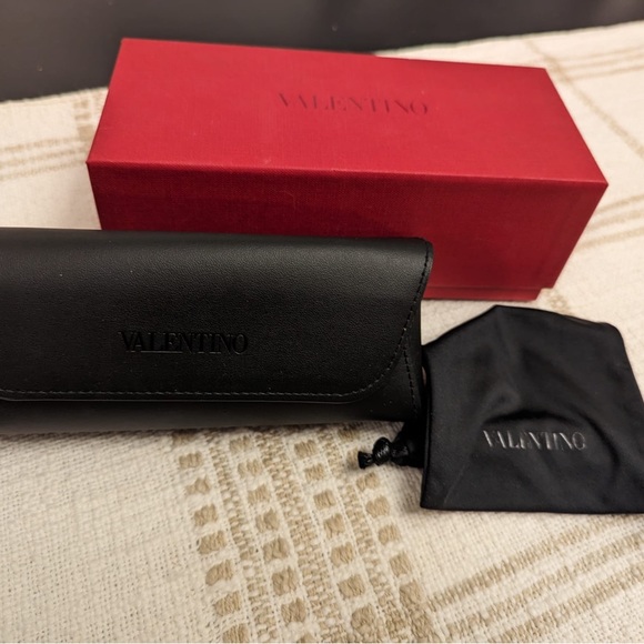 Valentino Sunglasses Polarized - Picture 8 of 10